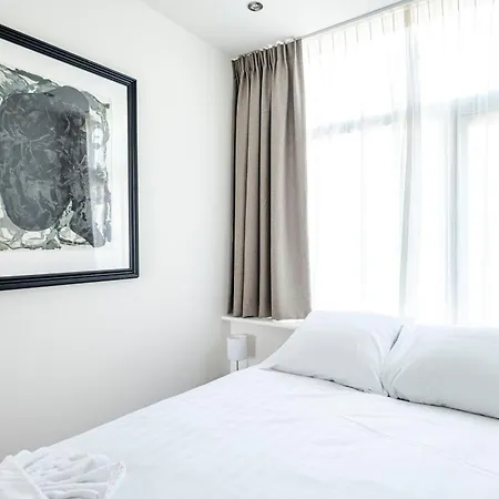 The Shell 42 Apartment *